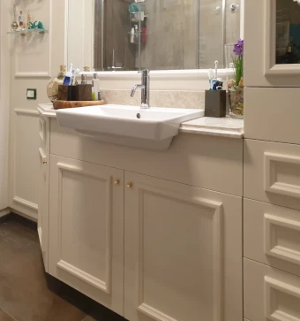 Bagno su misura dal design elegante e contemporaneo