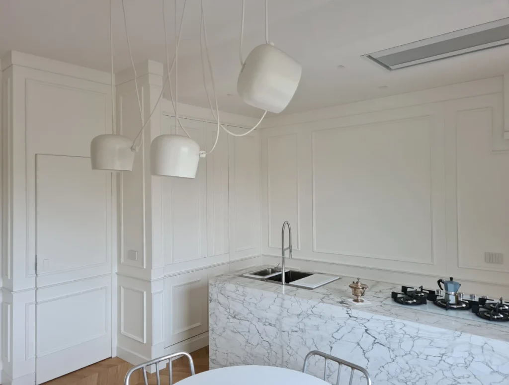 cucina classica su misura con isola realizzata da LO CASCIO arredamenti a Roma